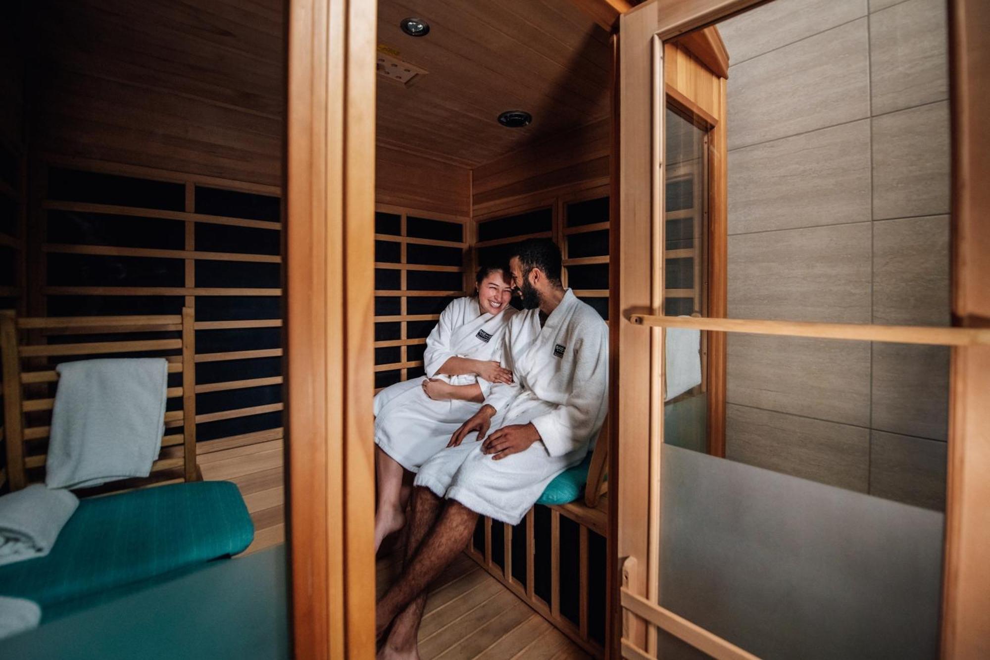 Hotel Le Montagnais แซเกอเนย์ ภายนอก รูปภาพ