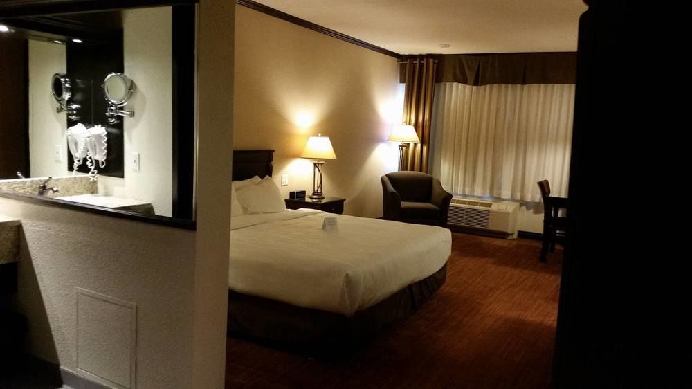 Hotel Le Montagnais แซเกอเนย์ ภายนอก รูปภาพ