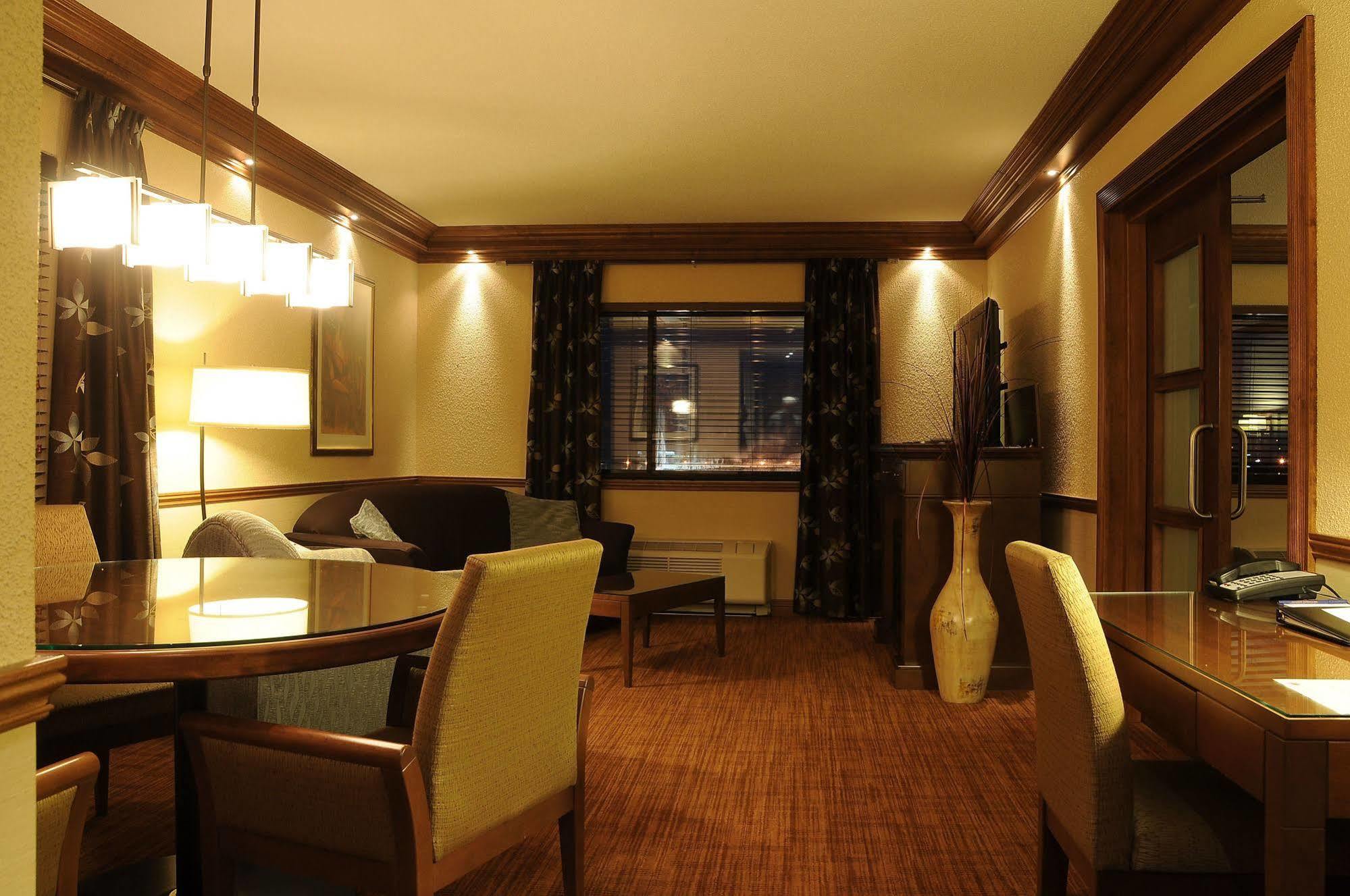 Hotel Le Montagnais แซเกอเนย์ ภายนอก รูปภาพ