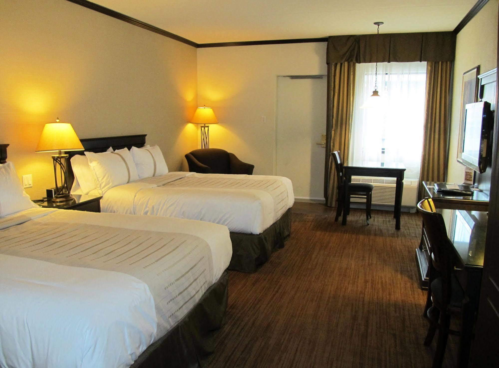 Hotel Le Montagnais แซเกอเนย์ ภายนอก รูปภาพ